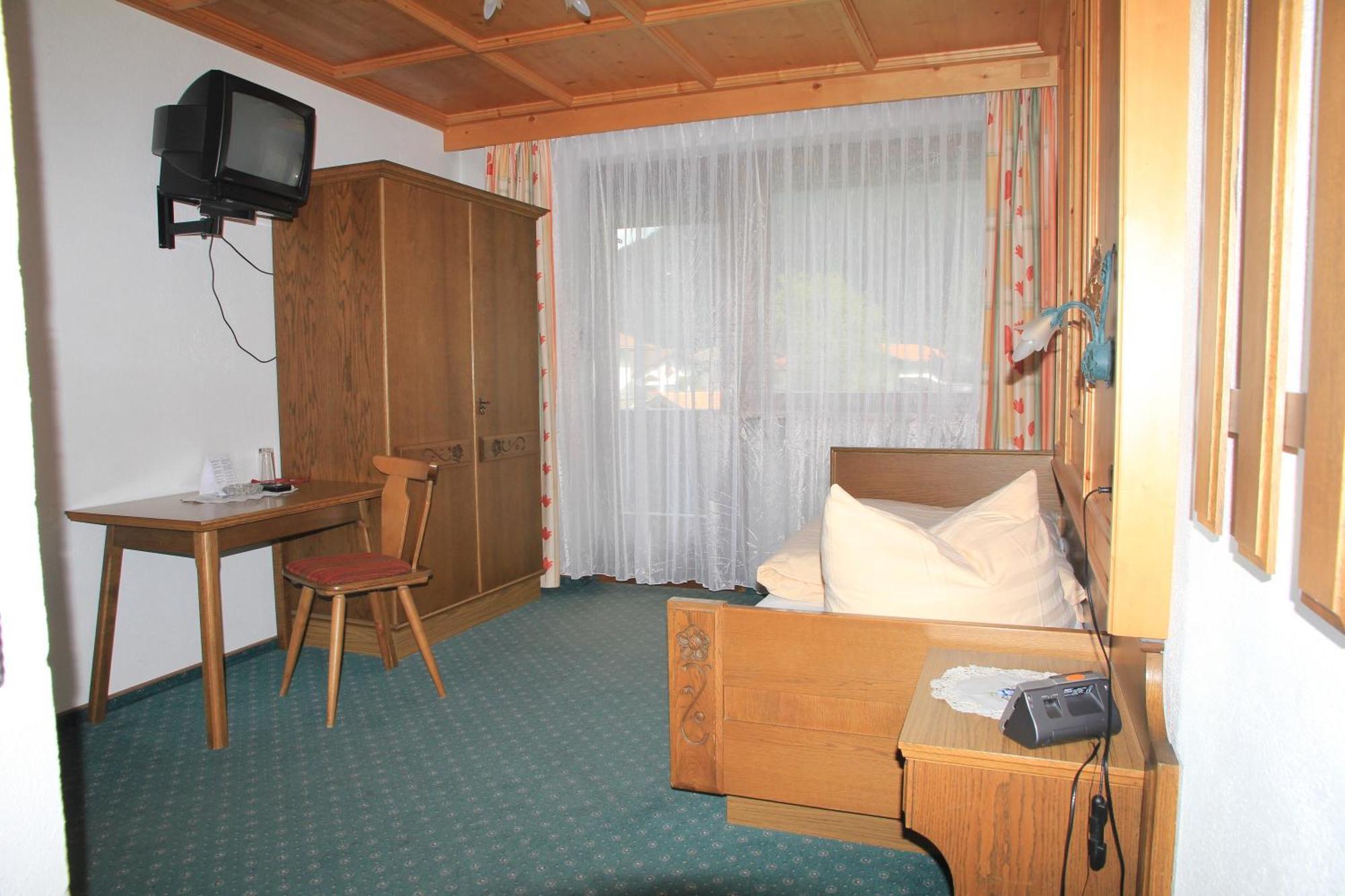 Berghaus Maria Bed & Breakfast Pettneu am Arlberg Exterior photo